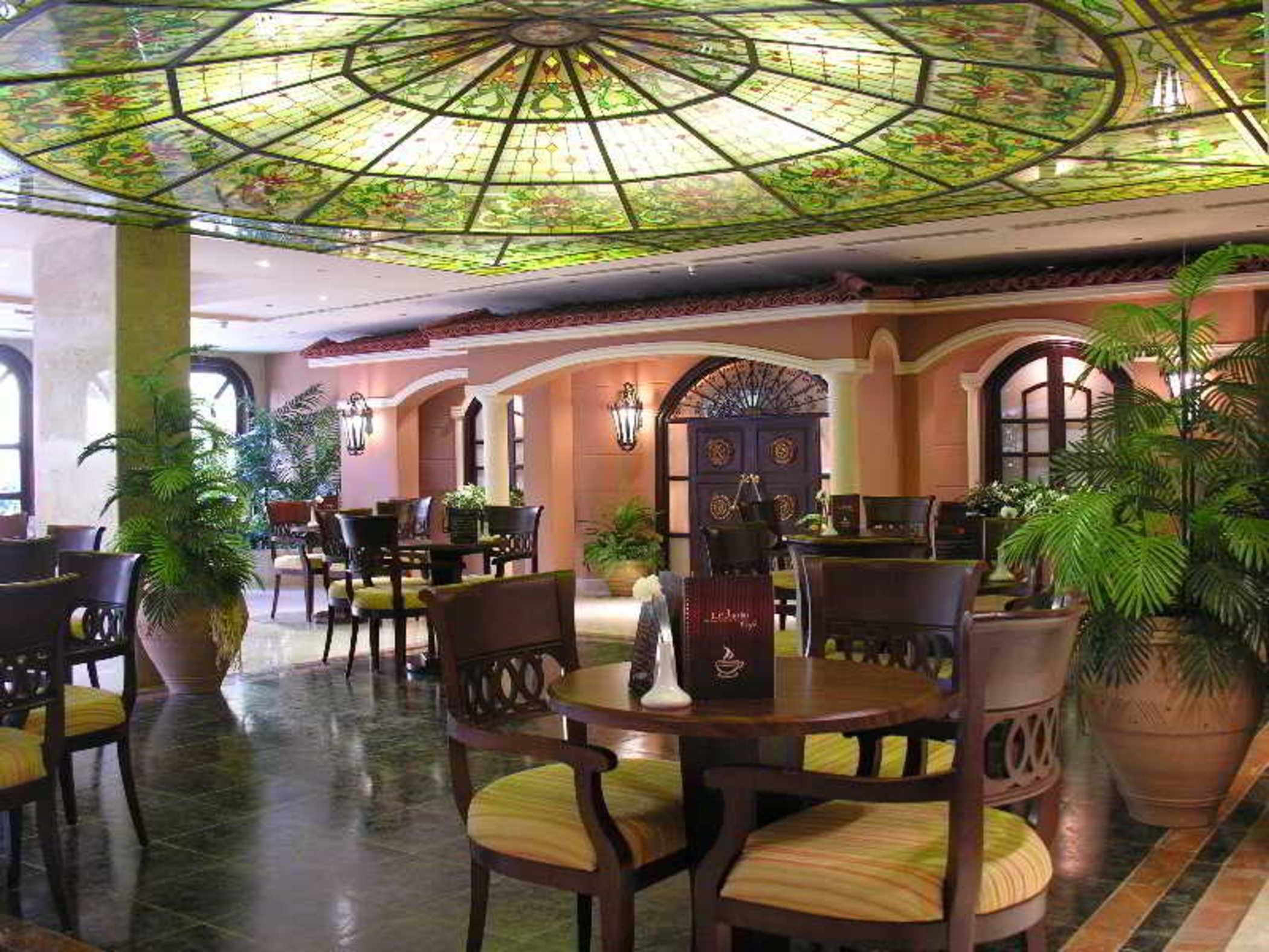 Pyramisa Suites Hotel Cairo Giza Eksteriør bilde The restaurant