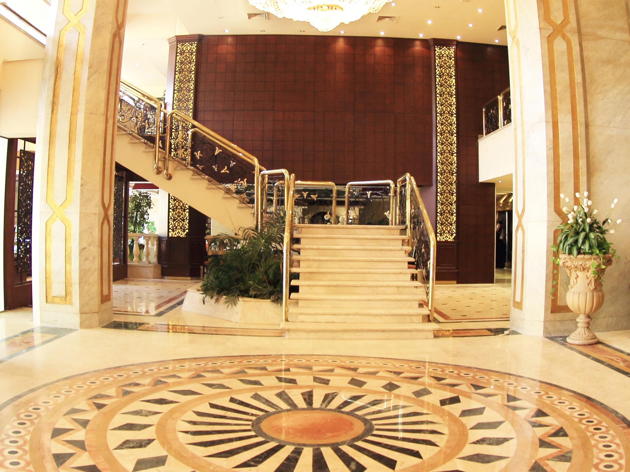 Pyramisa Suites Hotel Cairo Giza Eksteriør bilde The lobby of the hotel