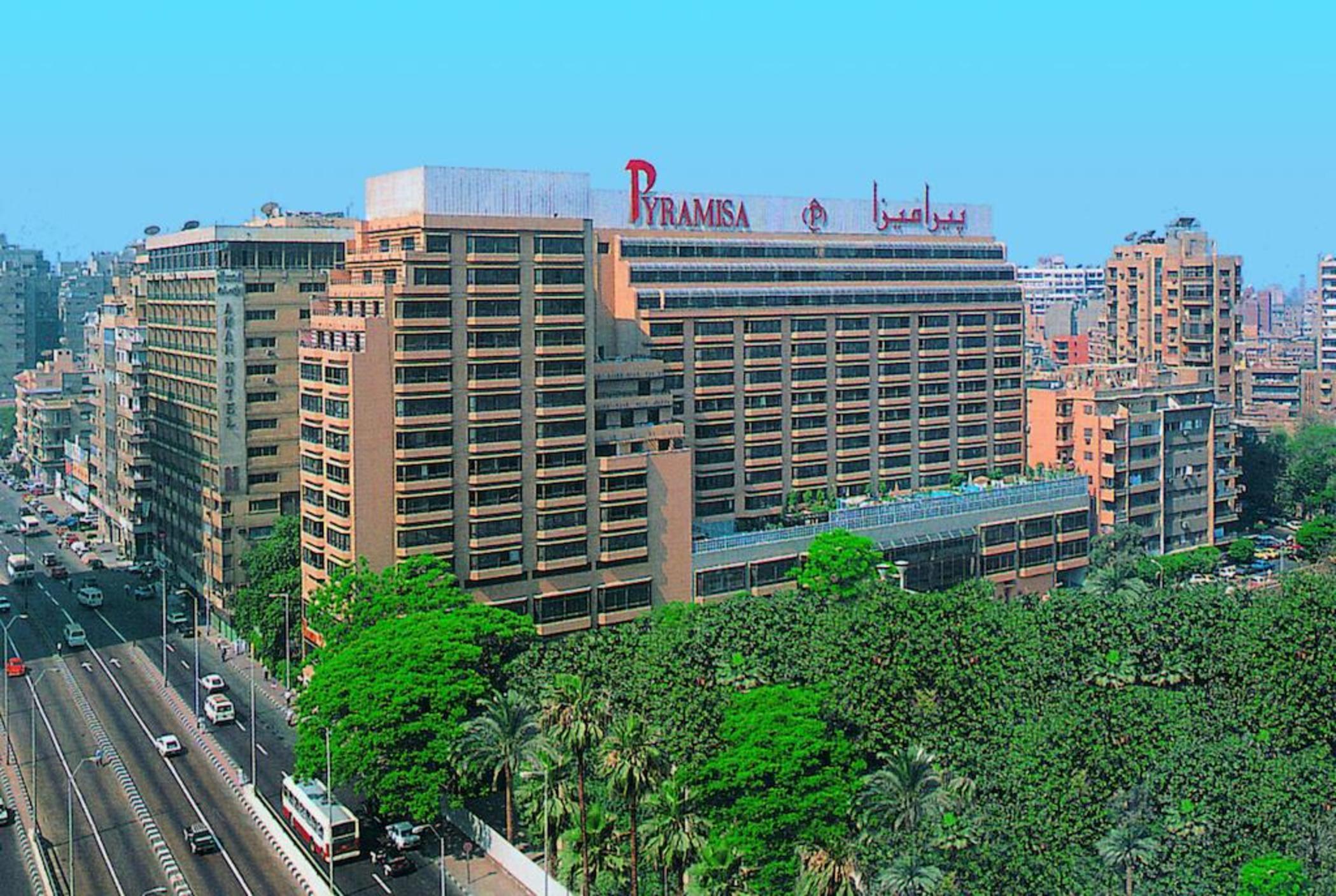 Pyramisa Suites Hotel Cairo Giza Eksteriør bilde The main building of the hotel