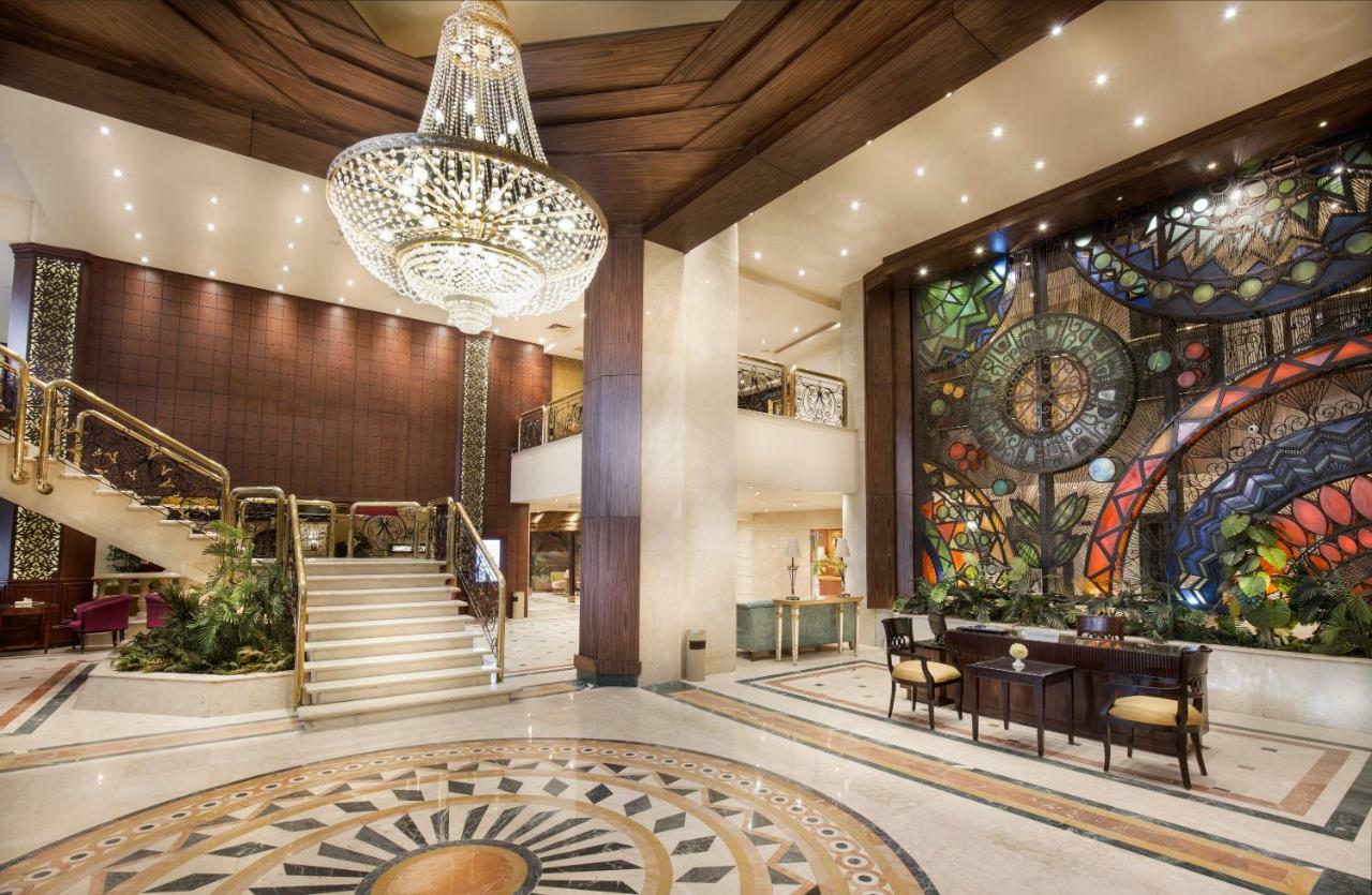 Pyramisa Suites Hotel Cairo Giza Eksteriør bilde The lobby of the hotel